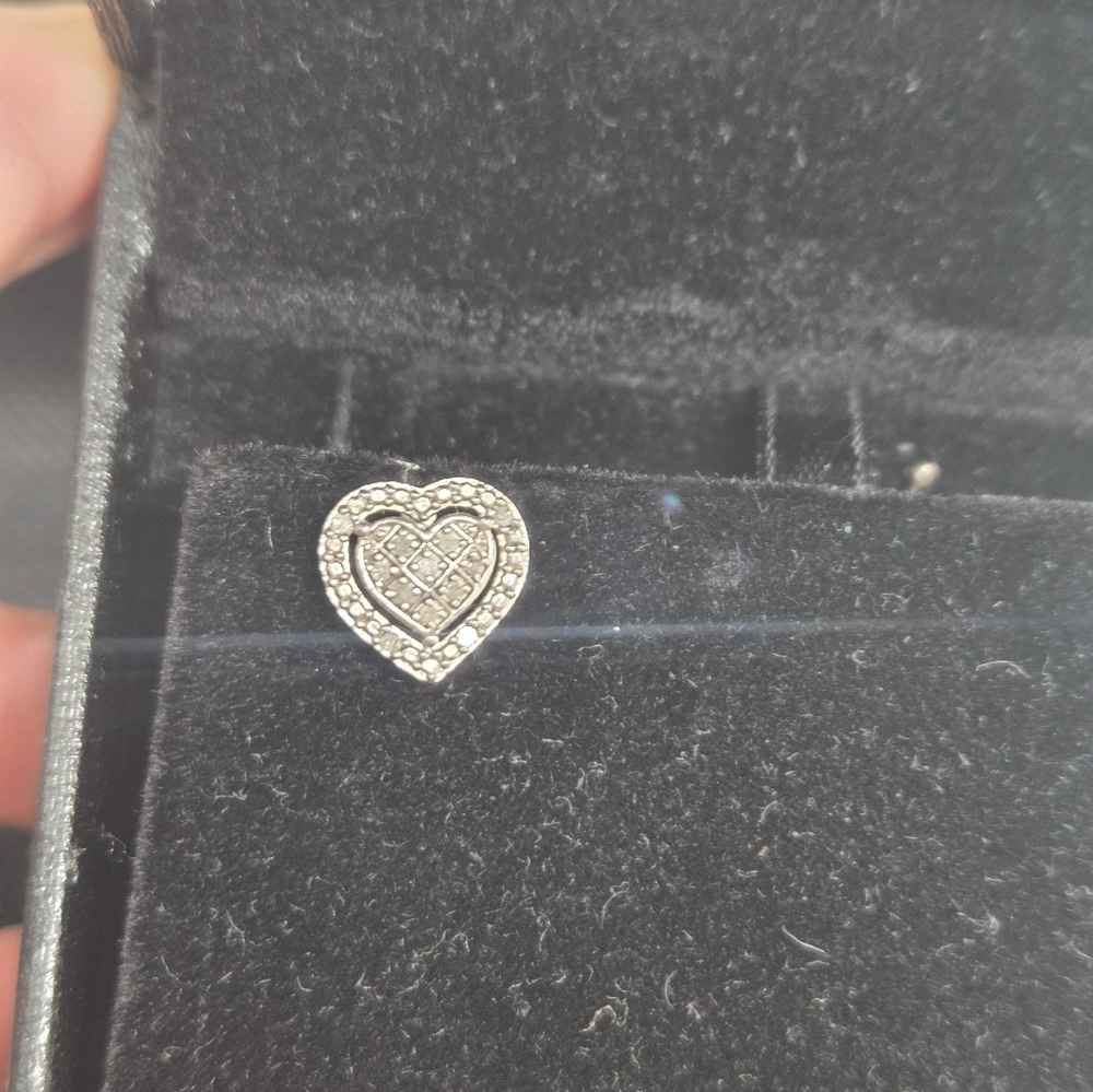 1/10Ct Genuine Diamomd Sterling Silver Heart Stud Earrings - Picture 6 of 8